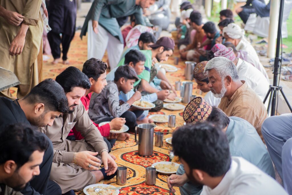 Successful Lungar Distribution at Khanqah Sultan-ul-Ashiqeen