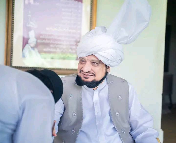 Spiritual Guide Sultan-ul-Ashiqeen Hazrat Sakhi Sultan Mohammad Najib-ur-Rehman Meets with Devotees at Khanqah Sultan-ul-Ashiqeen 5 signal 2025 06 13 094102 006