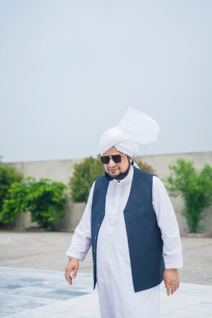 Sultan-ul-Ashiqeen Offers Friday Prayer at Masjid-e-Zahra 5 533244247 1377678544367638 1646278731063515409 n