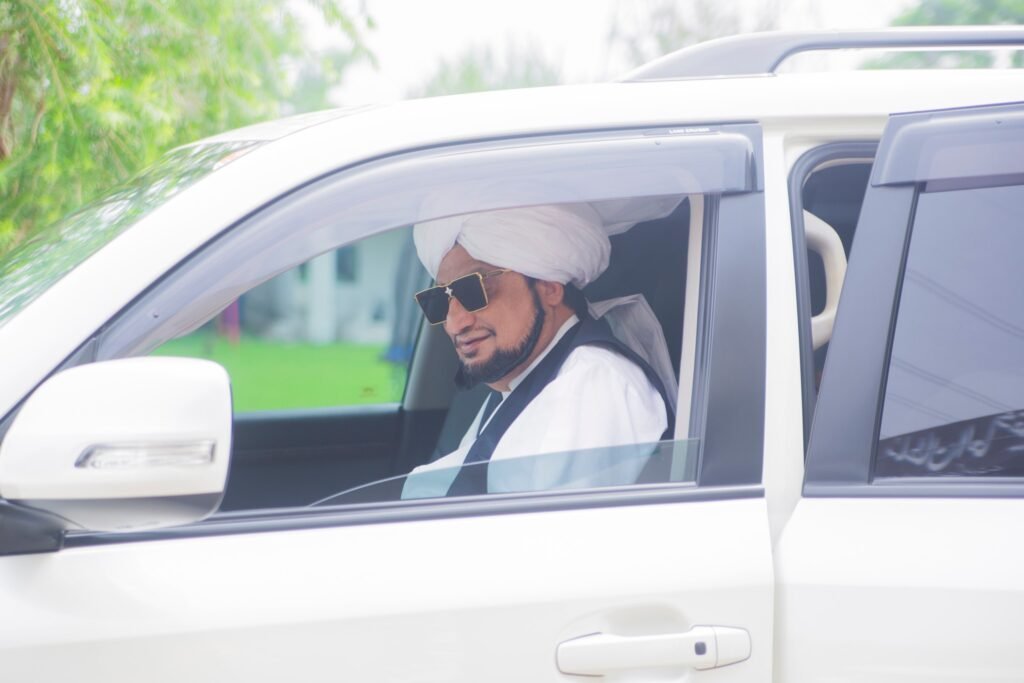 Sultan-ul-Ashiqeen Offers Friday Prayer at Masjid-e-Zahra 4 533260613 1377678197701006 1849075619999039123 n
