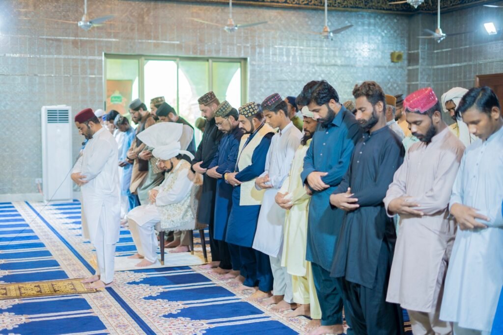 Sultan-ul-Faqr VII Sultan Mohammad Najib-ur-Rehman Leads Inspiring Friday Prayer at Masjid-e-Zahra 2 555628358 1222595256571848 5213134249857607433 n