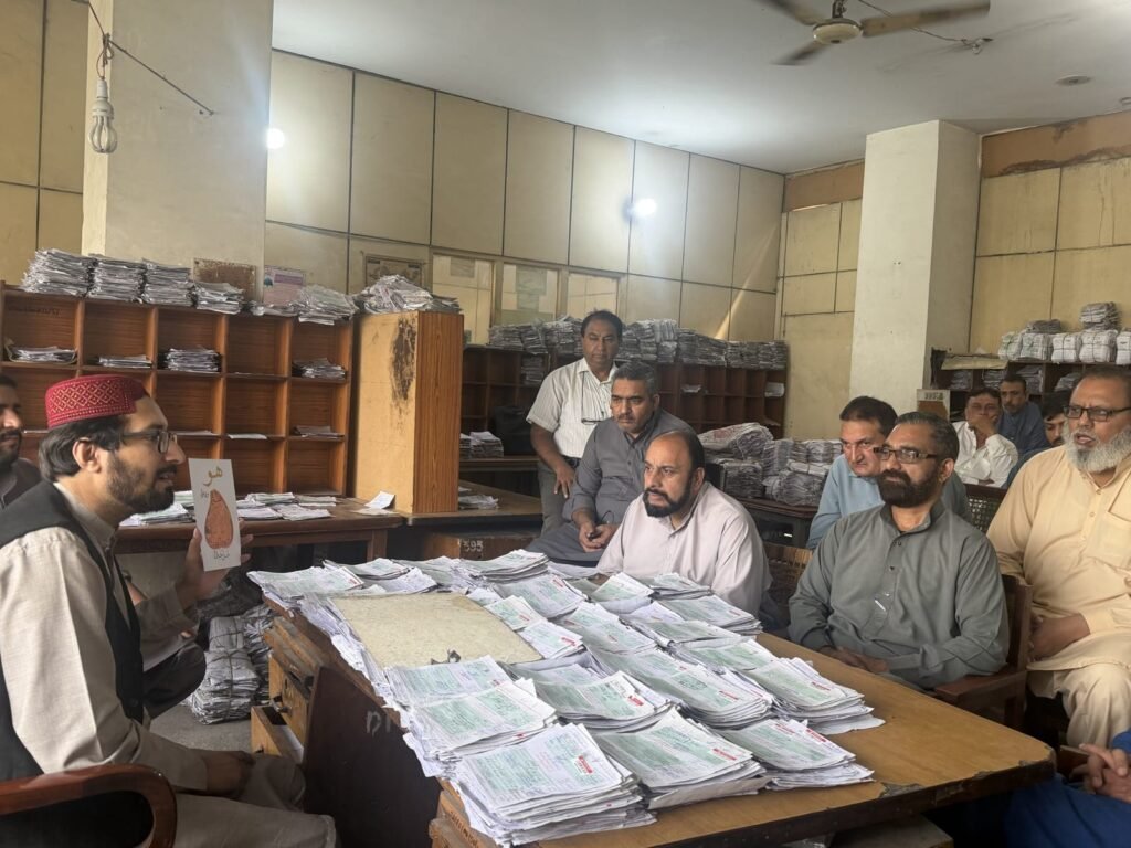 Tehreek Dawat-e-Faqr Delegation Visits GPO Lahore to Spread the Message of Faqr Tehreek Dawat-e-Faqr preaching delegation at GPO Lahore
